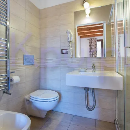 Le Api Guest house 2*